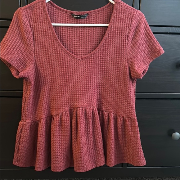 Universal Thread Women's Red Peplum Top - Picture 1 of 1